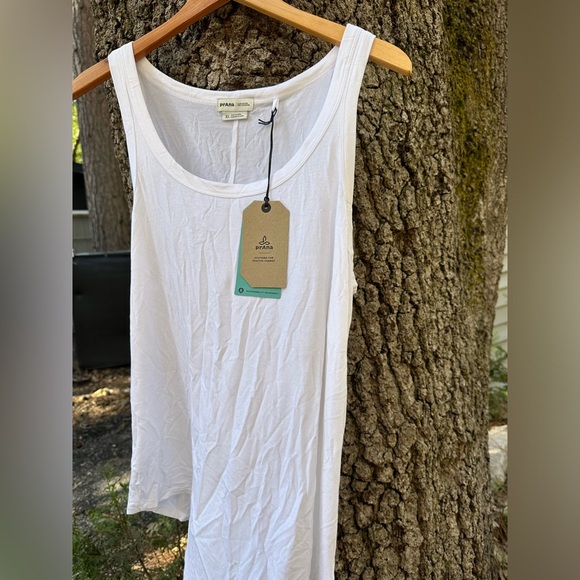 PrAna Women’s White Tank - Picture 2 of 4